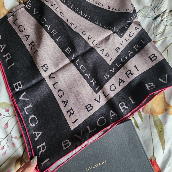 SOLD AUTHENTIC BVLGARI Scarf - Picture 10 of 12